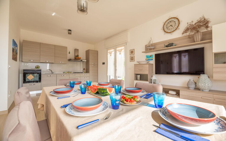 Villa Palibella: Keuken, Lunchroom, Woonkamer