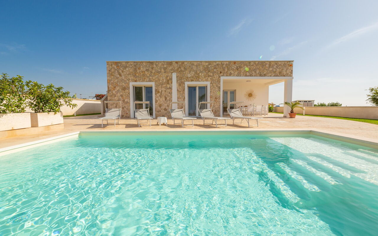 Villa Palibella: Buitenkanten, Buitenshuis, zwembad