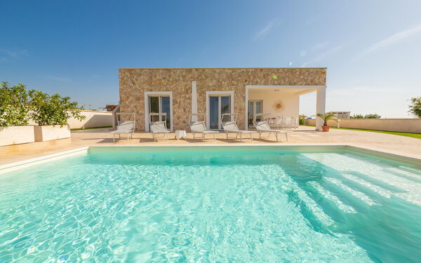 Villa Palibella: Buitenkanten, Buitenshuis, zwembad