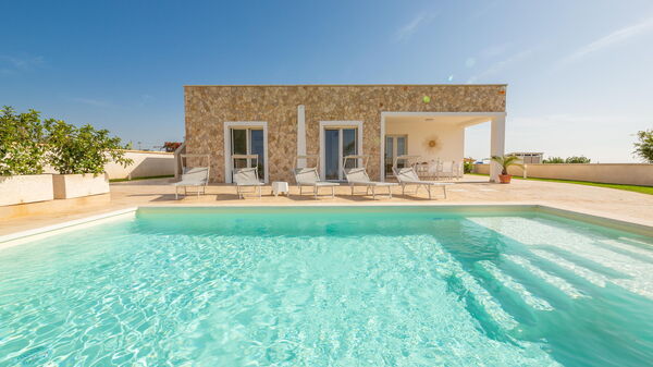 Villa Palibella: Buitenkanten, Buitenshuis, zwembad