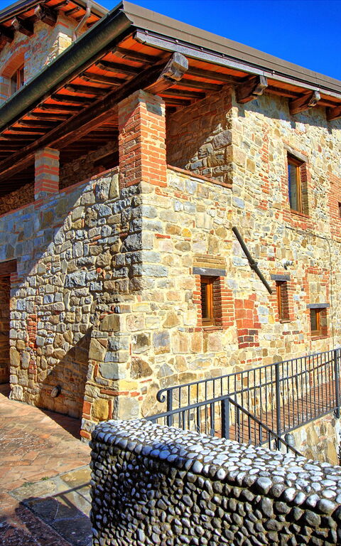 Torre: Buitenkanten, Buitenshuis