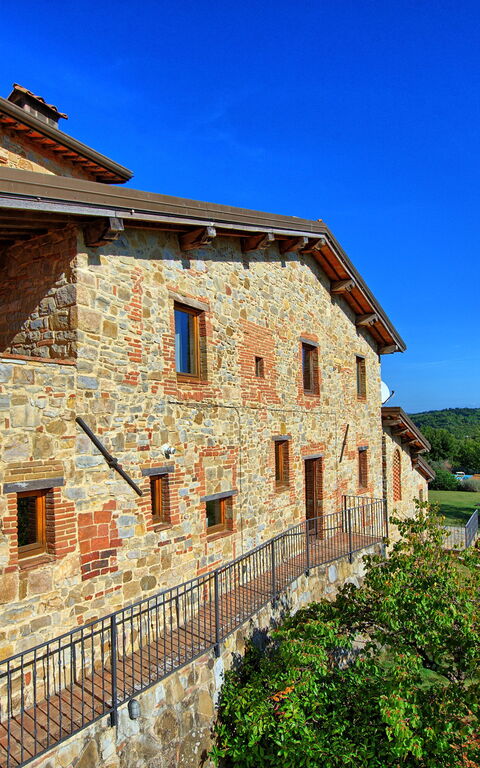 Torre: Buitenkanten, Buitenshuis