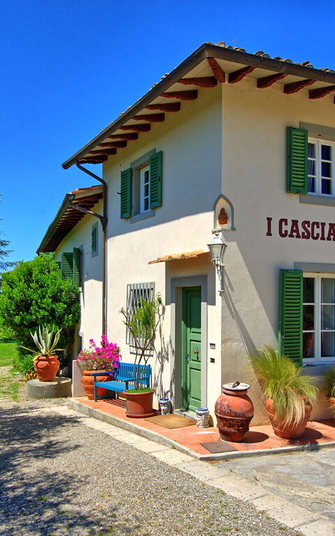 Villa Casciani: Buitenkanten, Buitenshuis