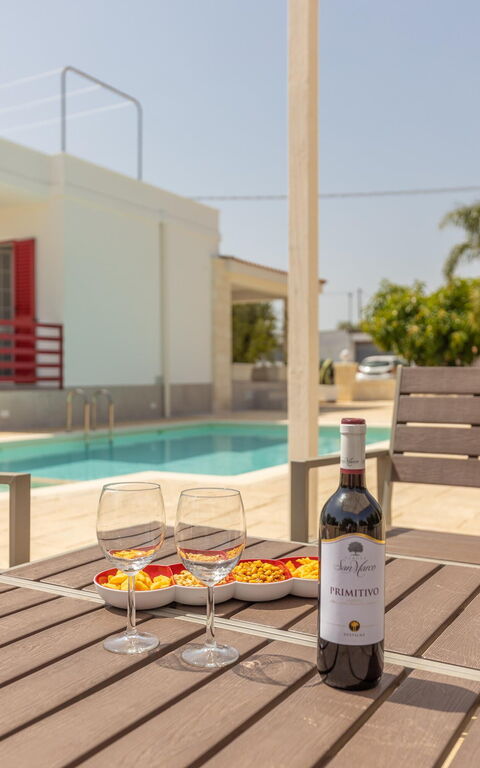 Villa Dolcevivere: Buitenkanten, Buitenshuis, Zomer, zwembad