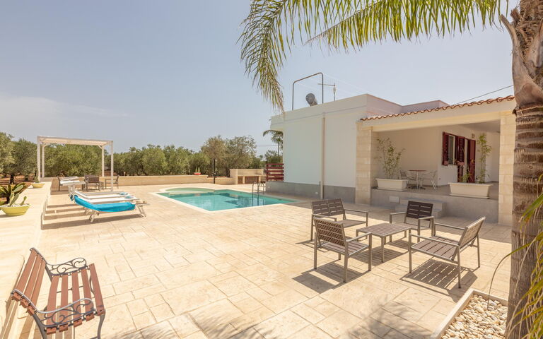 Villa Dolcevivere: Buitenkanten, Buitenshuis, Zomer, zwembad