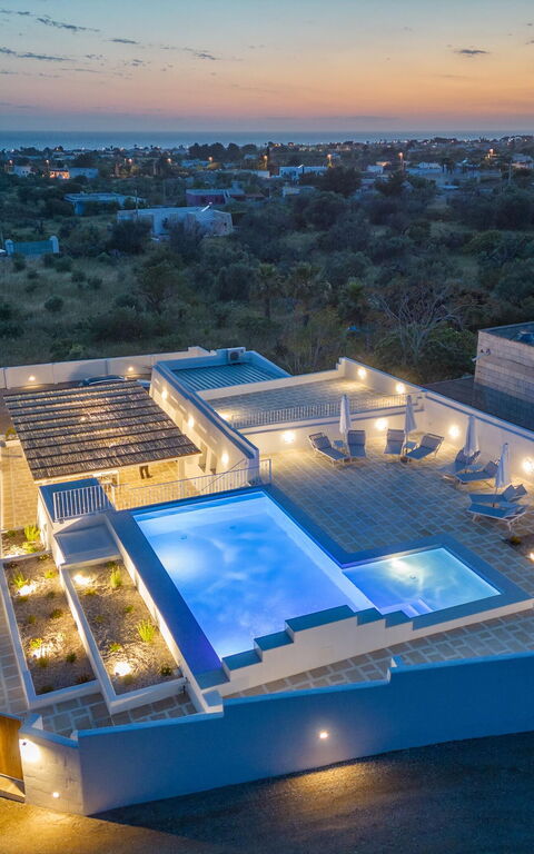 Villa Don Carmine: Buitenkanten, Buitenshuis, Keer bekeken, zwembad