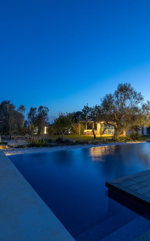 Villa Platino: Buitenkanten, Buitenshuis, zwembad