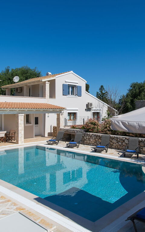 Villa Armonia: Buitenkanten, Buitenshuis, zwembad