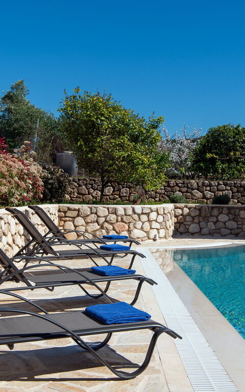 Villa Armonia: Buitenkanten, Buitenshuis, zwembad