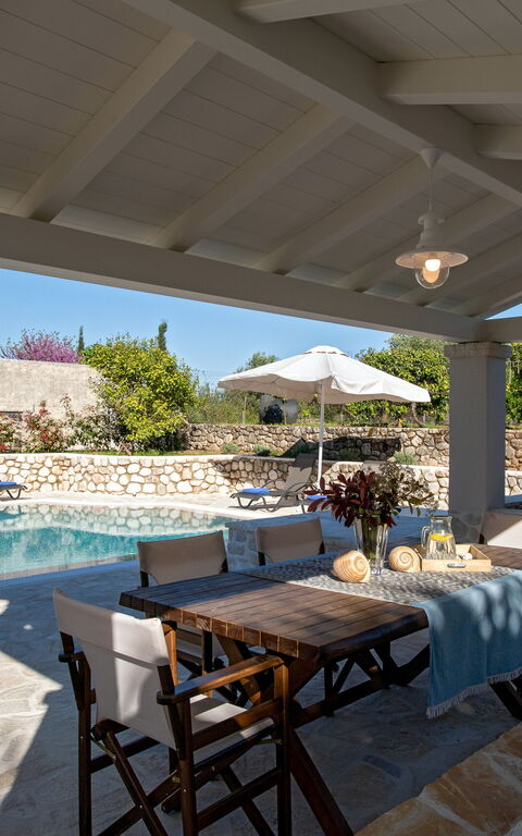 Villa Armonia: Balkon / terras / patio, Buitenkanten, Buitenshuis, zwembad