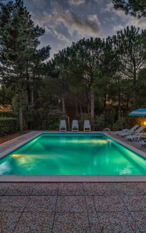 Leccino: Buitenkanten, Buitenshuis, zwembad