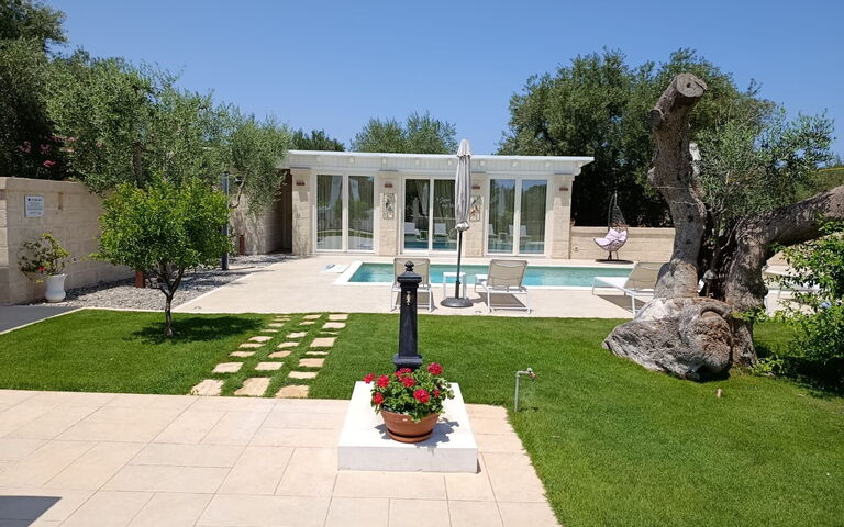 Terra Mater: Buitenkanten, Buitenshuis, Tuin, zwembad