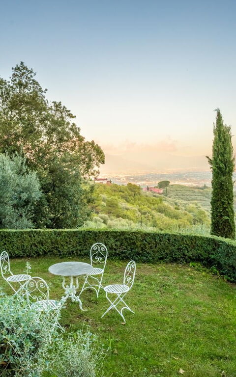 Villa Mami: Buitenkanten, Buitenshuis, Keer bekeken, Tuin