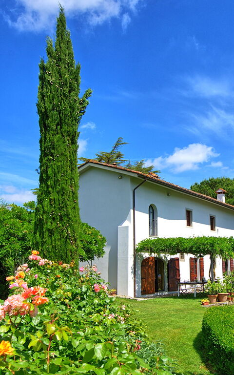 Villa Mami: Buitenkanten, Buitenshuis, Tuin, Zomer