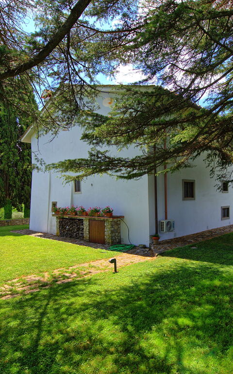 Villa Mami: Buitenkanten, Buitenshuis, Tuin