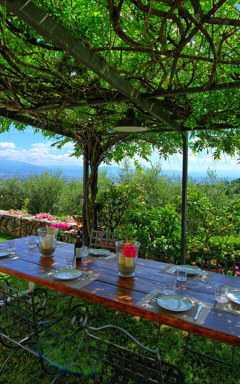 Villa Mami: Balkon / terras / patio, Buitenshuis, Tuin