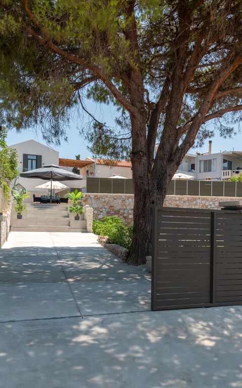 Villa Paul: Buitenkanten, Buitenshuis, Hoofdingang