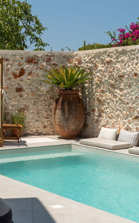 Villa Paul: Buitenkanten, Buitenshuis, zwembad