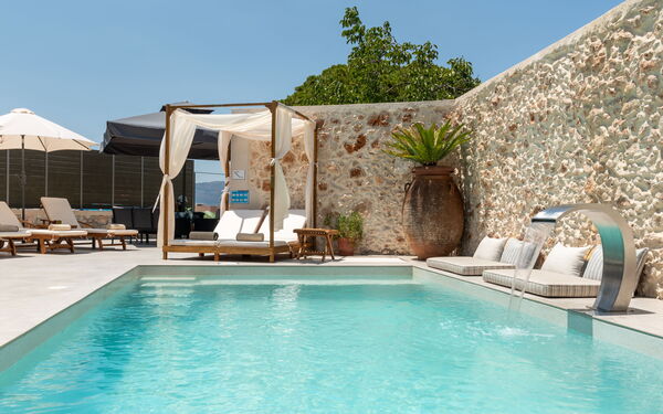 Villa Paul: Buitenkanten, Buitenshuis, zwembad