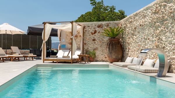 Villa Paul: Buitenkanten, Buitenshuis, zwembad