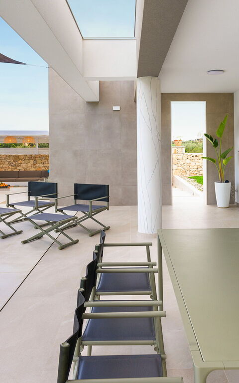 Villa Paradisus: Buitenkanten, Buitenshuis