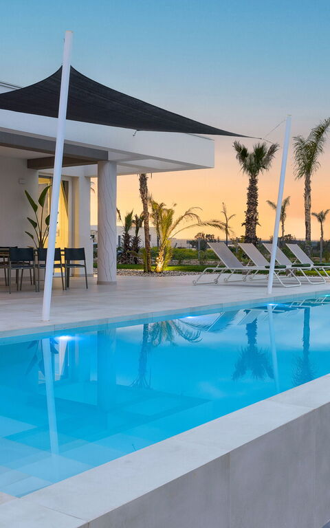 Villa Paradisus: Buitenkanten, Buitenshuis, zwembad