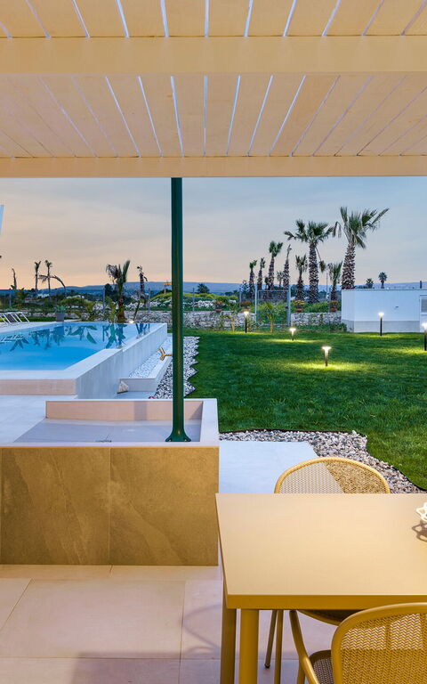 Villa Paradisus: Balkon / terras / patio, Buitenkanten, Buitenshuis, Tuin