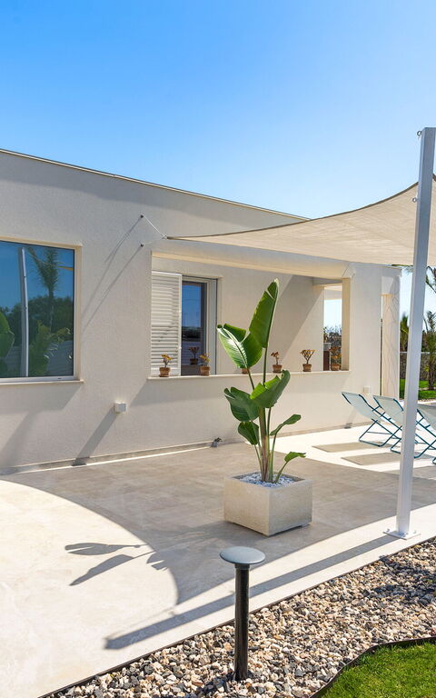 Villa Paradisus: Buitenkanten, Buitenshuis, Tuin