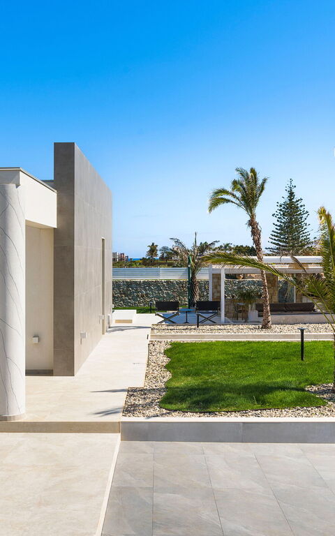 Villa Paradisus: Buitenkanten, Buitenshuis, Tuin