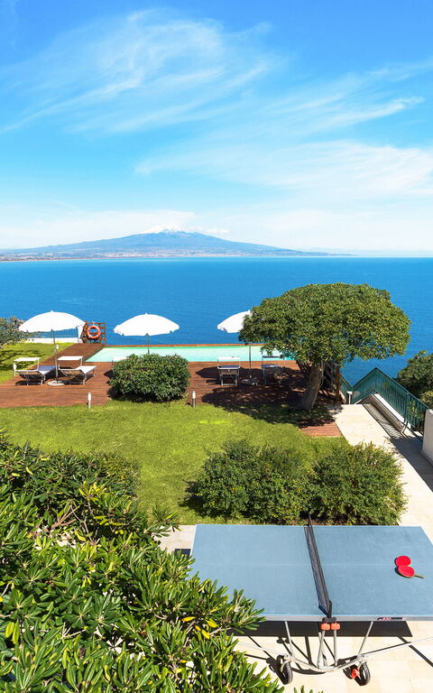 Villa Coralia: Buitenkanten, Buitenshuis, Keer bekeken, Tuin