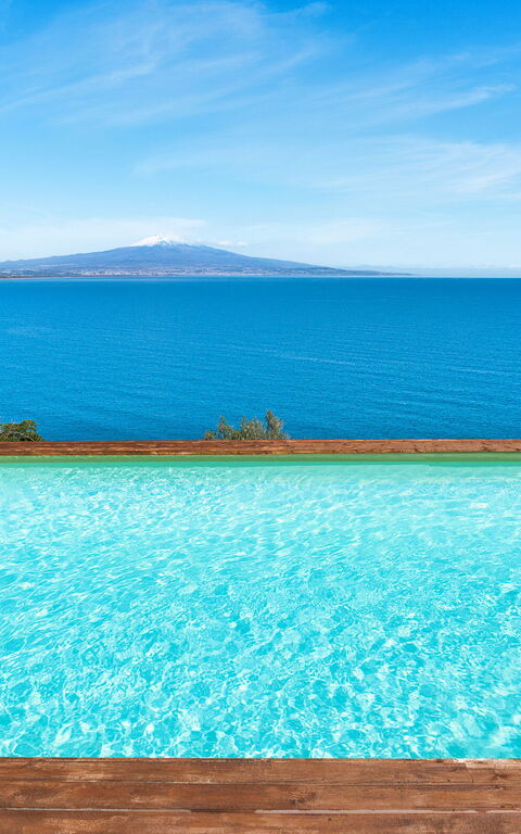 Villa Coralia: Buitenkanten, Buitenshuis, Keer bekeken, zwembad