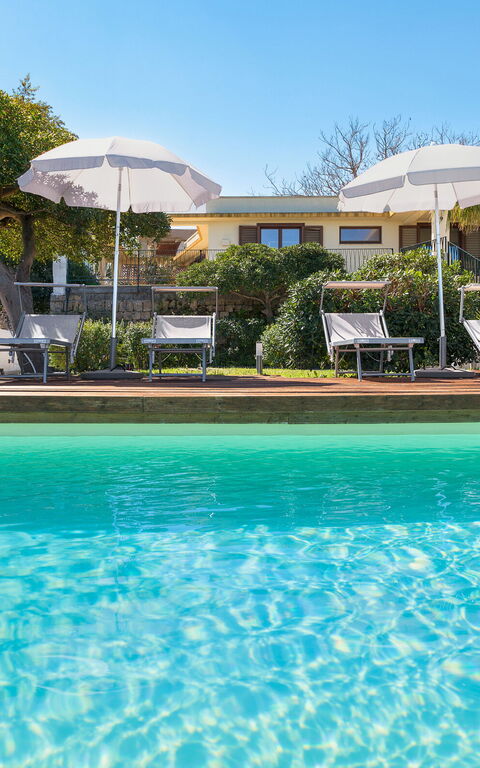 Villa Coralia: Buitenkanten, Buitenshuis, zwembad