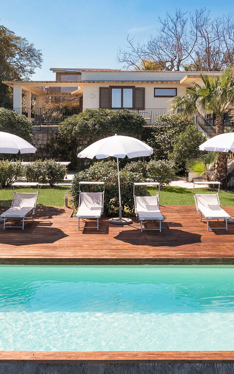 Villa Coralia: Buitenkanten, Buitenshuis, zwembad