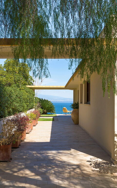 Villa Coralia: Buitenkanten, Buitenshuis, Keer bekeken