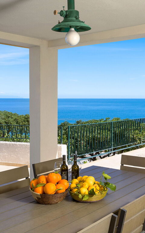 Villa Coralia: Buitenkanten, Buitenshuis, Keer bekeken