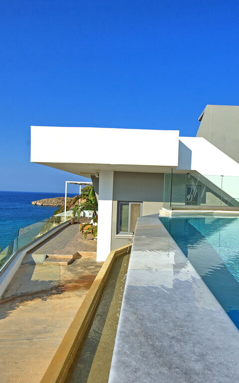 Villa Sapphire: Buitenshuis, Keer bekeken, zwembad