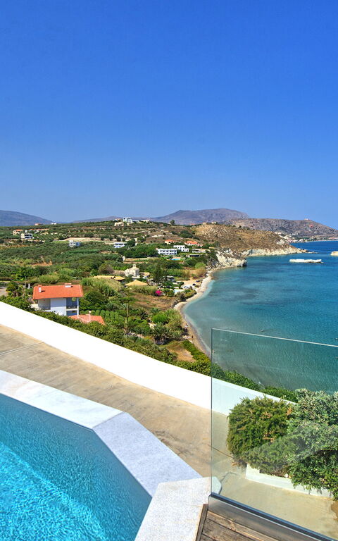 Villa Sapphire: Buitenshuis, Keer bekeken, zwembad