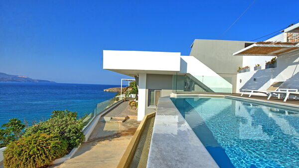 Villa Sapphire: Buitenshuis, Keer bekeken, zwembad