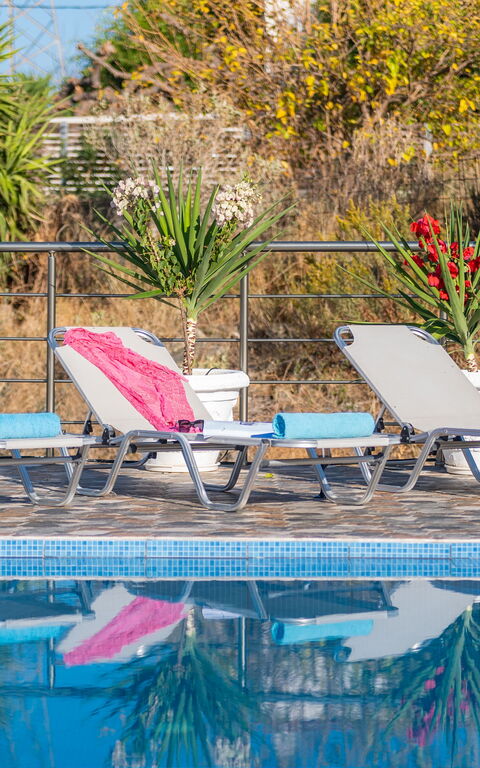 Villa Rose: Buitenkanten, Buitenshuis, zwembad