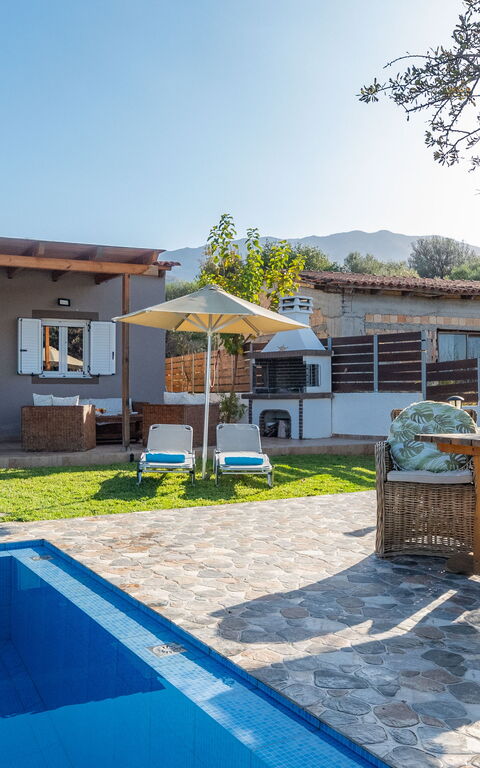 Villa Rose: Buitenkanten, Buitenshuis, zwembad