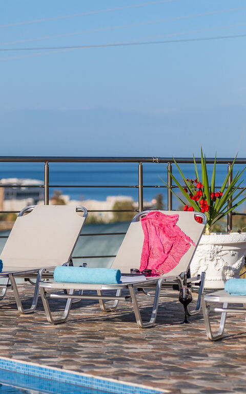 Villa Rose: Buitenkanten, Buitenshuis, zwembad