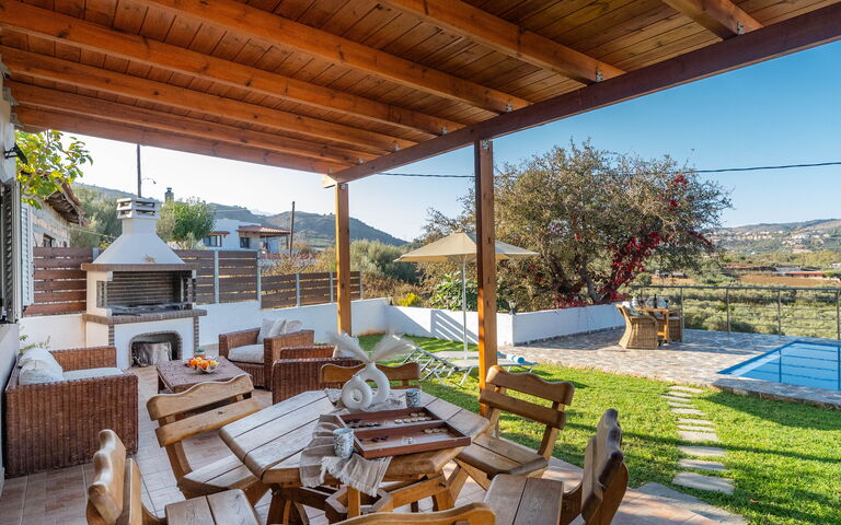 Villa Rose: Balkon / terras / patio, Buitenkanten, Buitenshuis, Tuin, zwembad