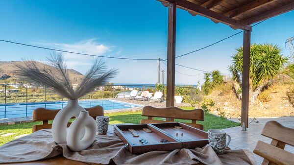 Villa Rose: Balkon / terras / patio, Buitenkanten, Buitenshuis, Keer bekeken, Tuin, zwembad