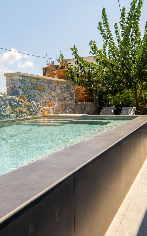 Villa Katrina: Buitenshuis, zwembad