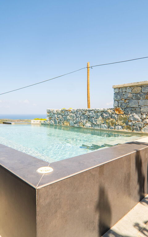 Villa Katrina: Buitenshuis, zwembad