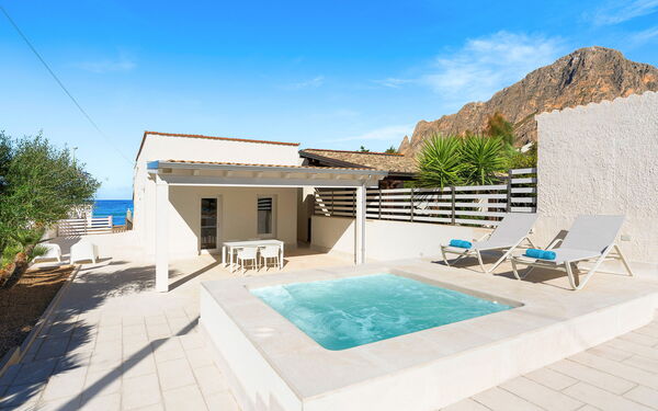 La Siesta: Buitenkanten, Buitenshuis, zwembad