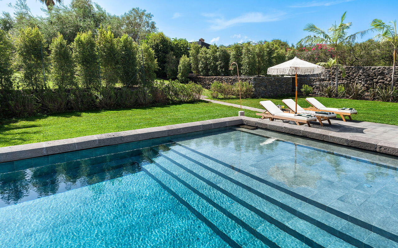 Villa Acqua Marina: Buitenkanten, Buitenshuis, Tuin, zwembad