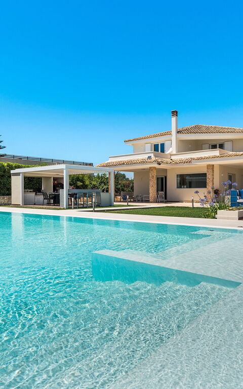 Villa Dilecta: Buitenkanten, Buitenshuis, zwembad