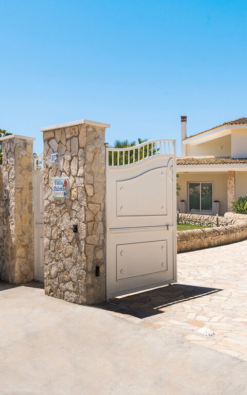 Villa Dilecta: Buitenkanten, Buitenshuis, Hoofdingang