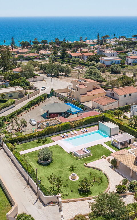 Villa Dilecta: Keer bekeken, zwembad